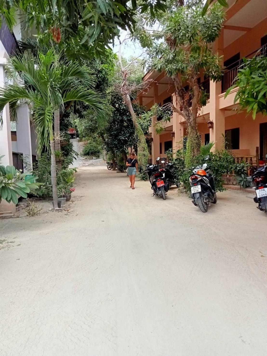 Bank Guesthouse Hat Rin Buitenkant foto